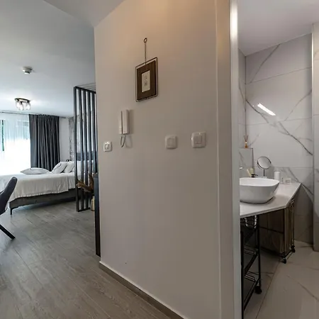 Modern Lacus Lägenhet *