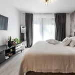 Modern Lacus Dubrovnik